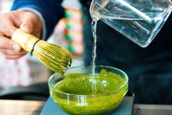 La préparation du matcha sans fouet : astuces et conseils